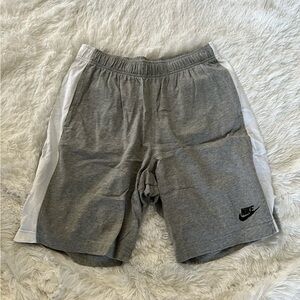 Men’s Nike Heather Gray Athletic Shorts Size Medium